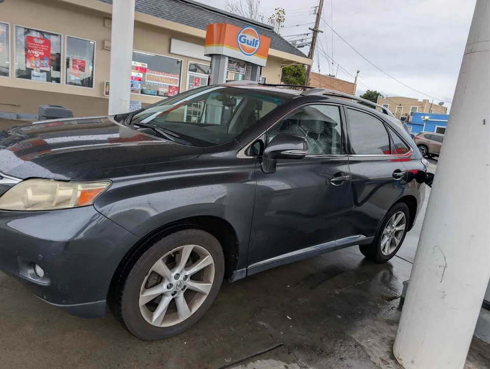 2010 Lexus RX 3rd Gen - Image 2 of 8