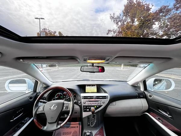 2010 Lexus RX 3rd Gen - Image 11 of 21