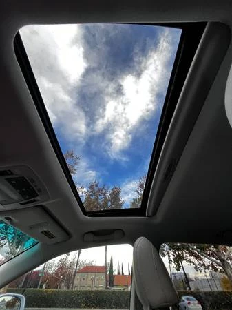 2010 Lexus RX 3rd Gen - Image 17 of 21