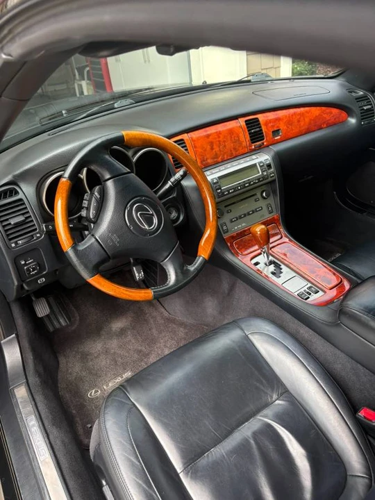 2010 Lexus SC430 - Image 6 of 7