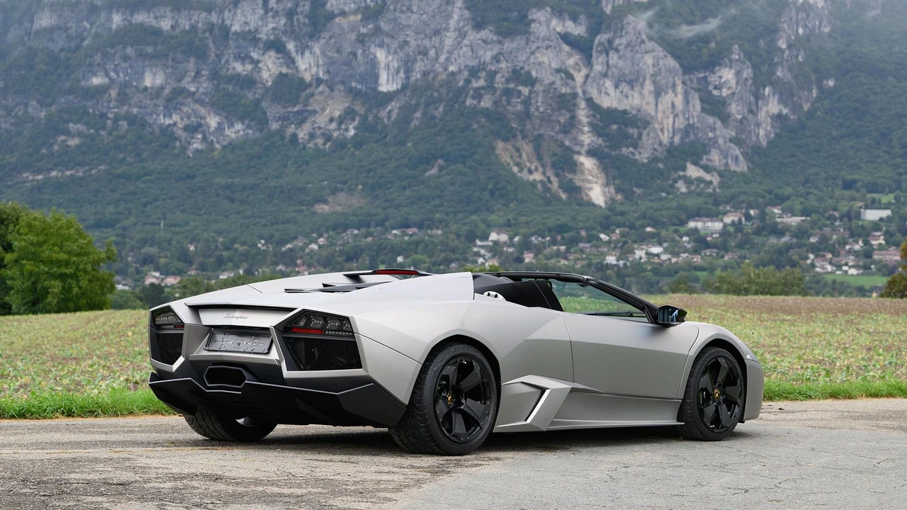2010 Lamborghini Reventon - Image 12 of 31