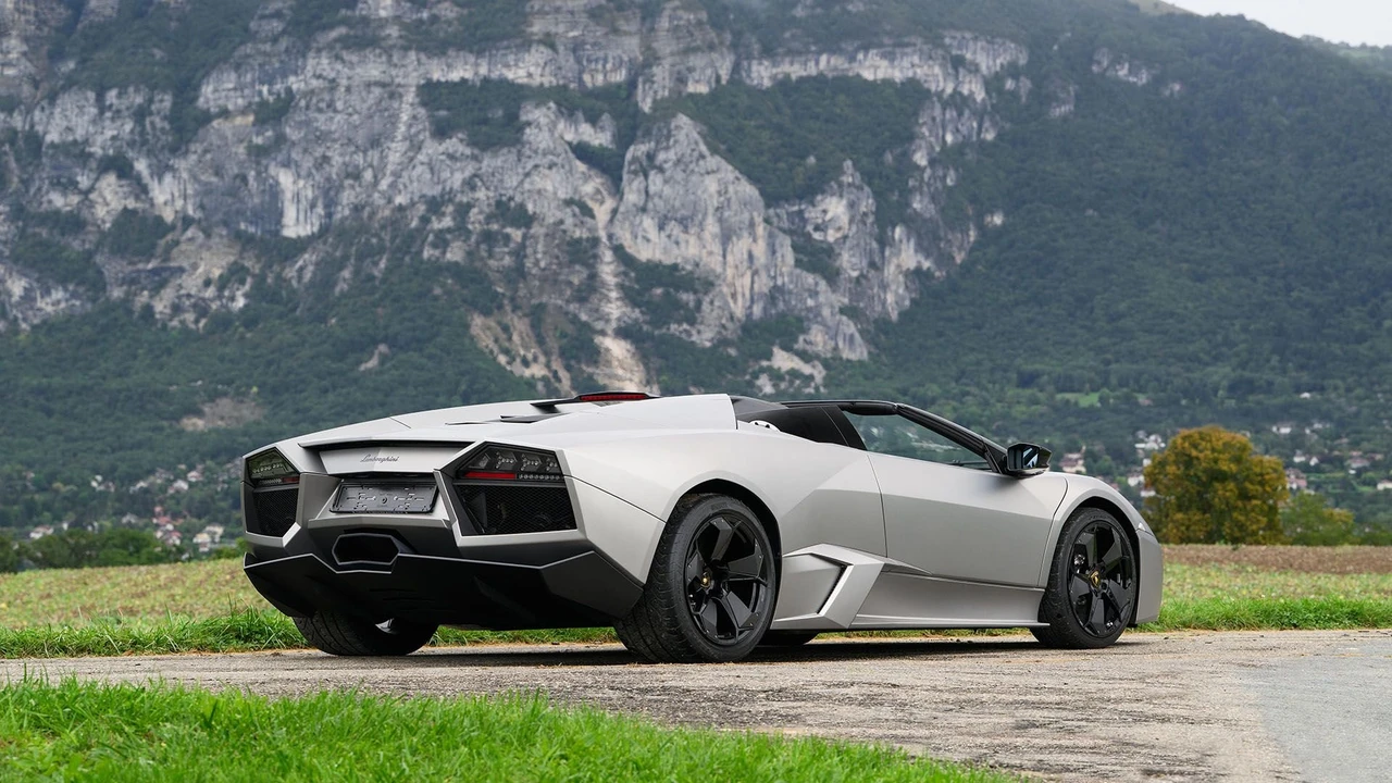 2010 Lamborghini Reventon - Image 13 of 31