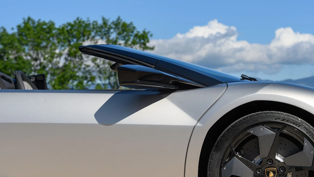 2010 Lamborghini Reventon - Image 27 of 31