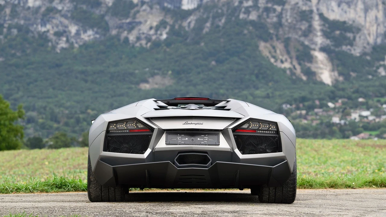 2010 Lamborghini Reventon - Image 2 of 31