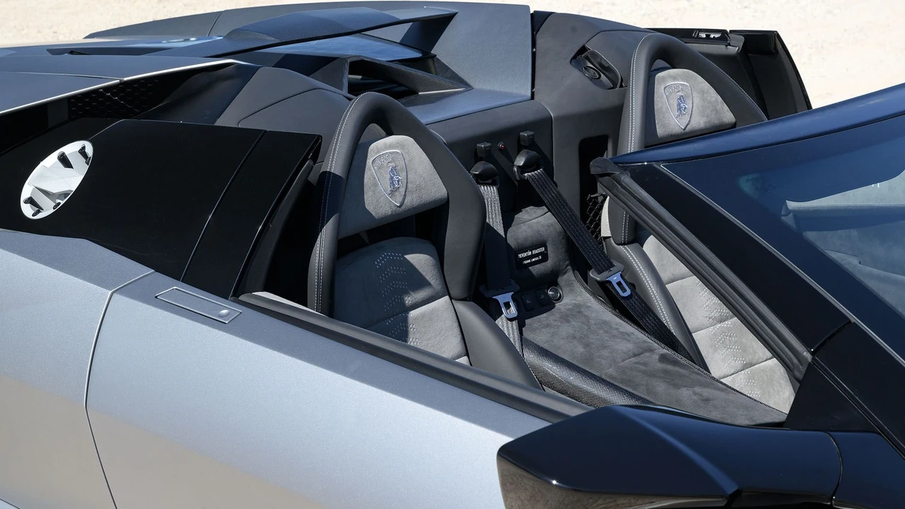 2010 Lamborghini Reventon - Image 26 of 31