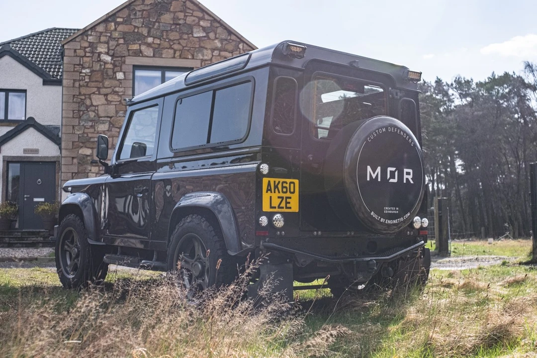 2010 Land Rover Defender - Image 11 of 30