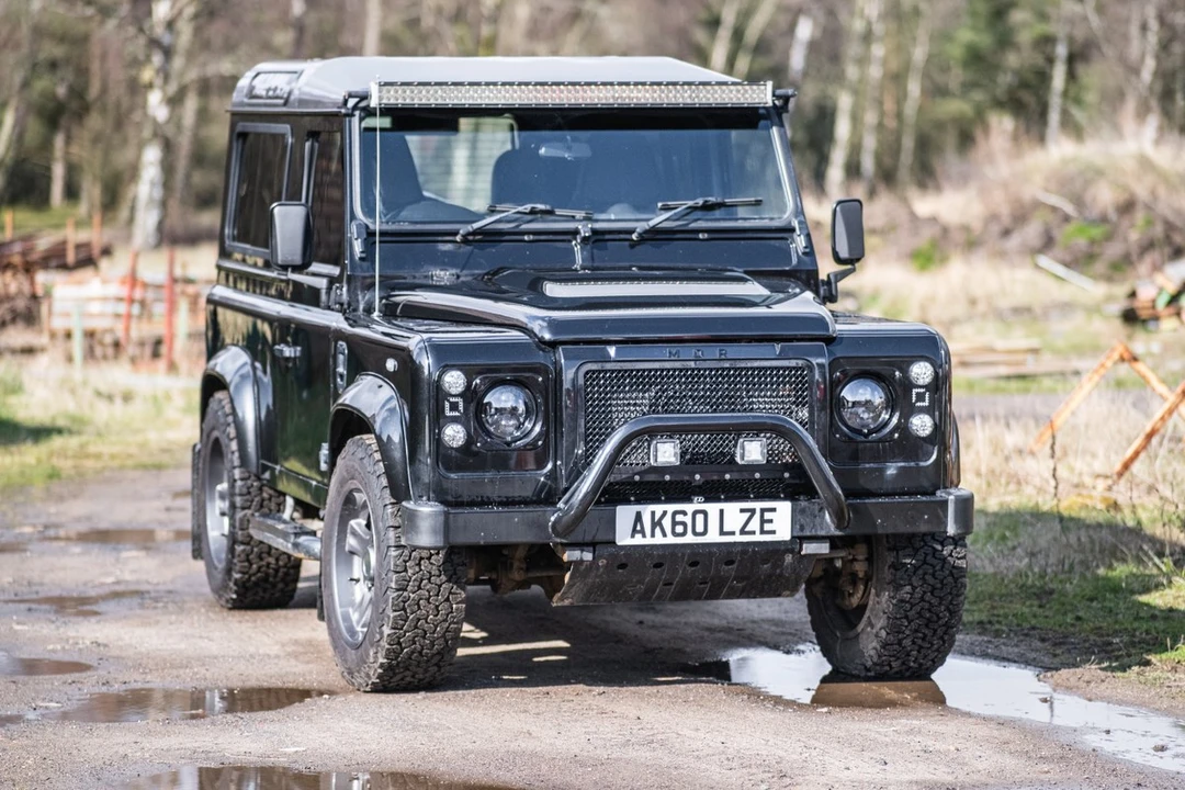 2010 Land Rover Defender - Image 15 of 30