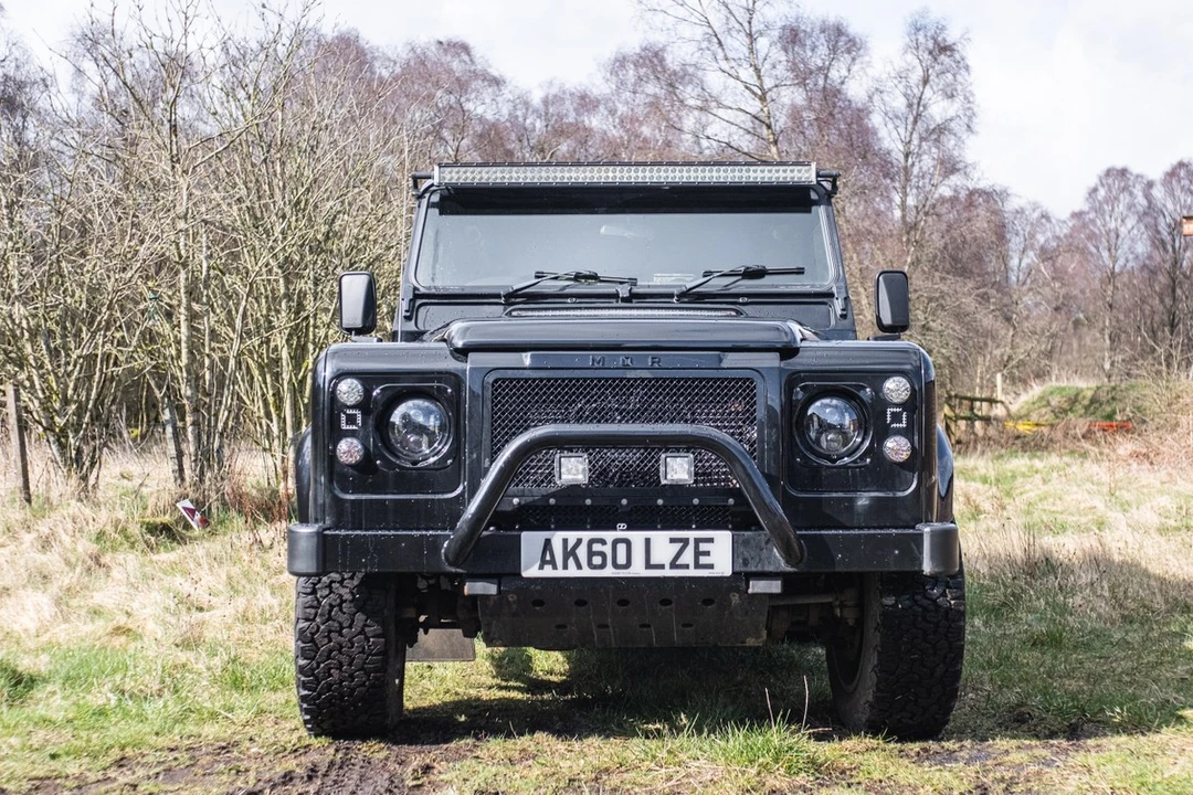 2010 Land Rover Defender - Image 5 of 30