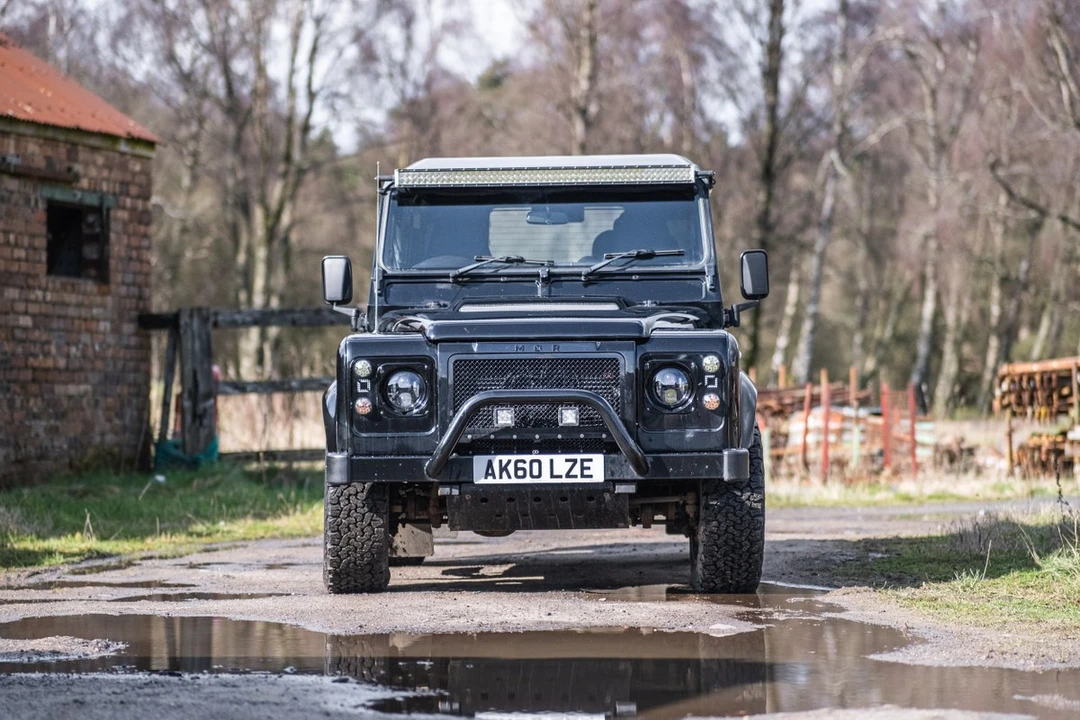 2010 Land Rover Defender - Image 14 of 30