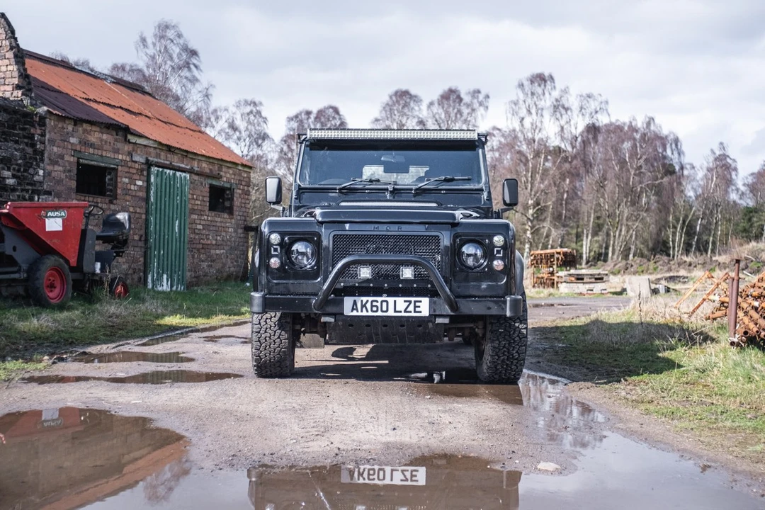 2010 Land Rover Defender - Image 19 of 30