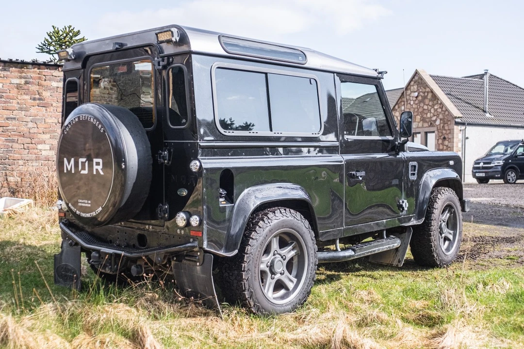 2010 Land Rover Defender - Image 9 of 30