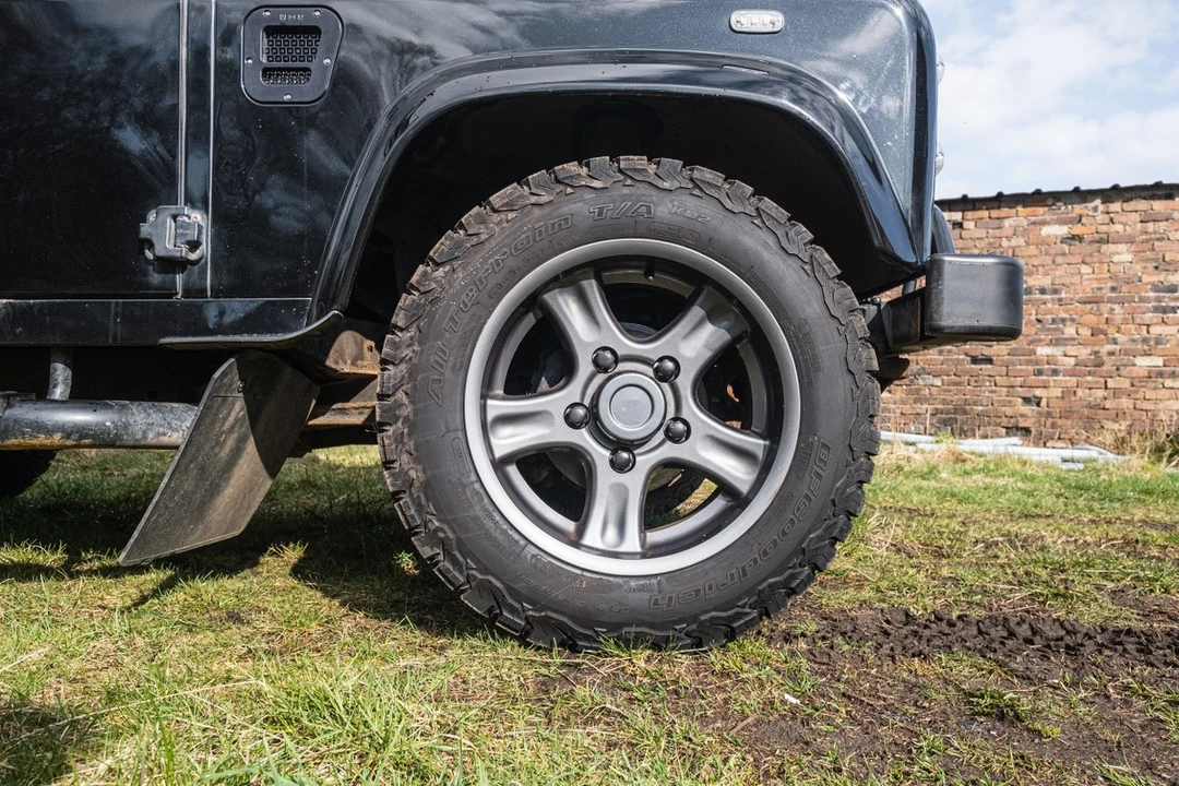 2010 Land Rover Defender - Image 26 of 30