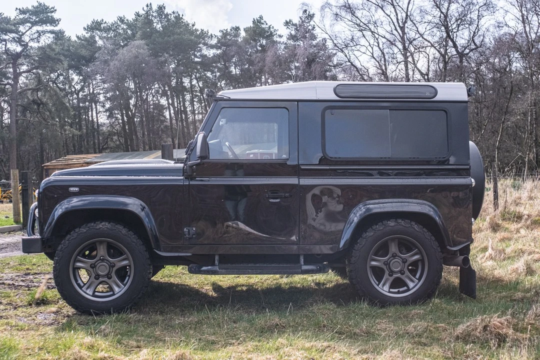 2010 Land Rover Defender - Image 12 of 30