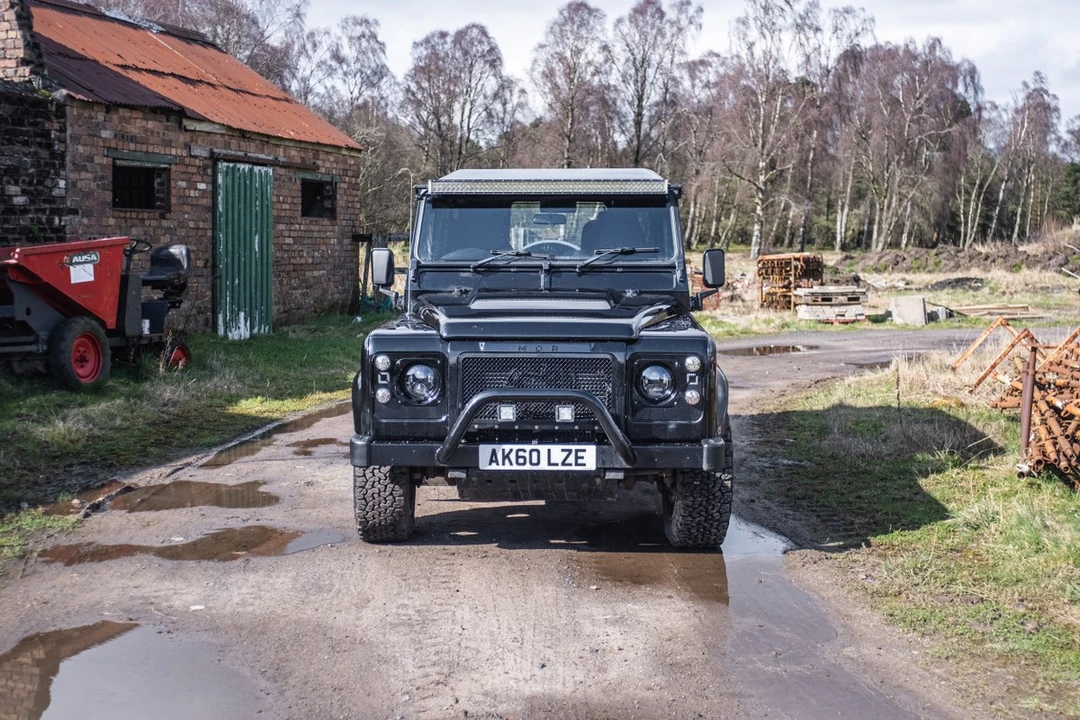2010 Land Rover Defender - Image 18 of 30