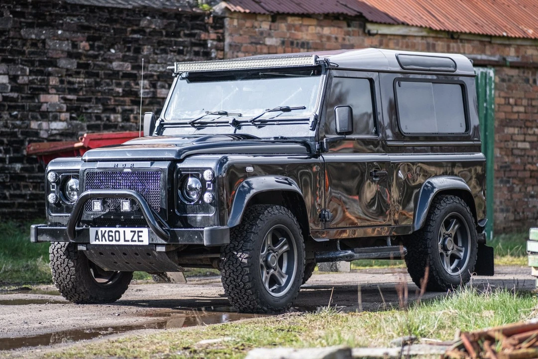 2010 Land Rover Defender - Image 16 of 30
