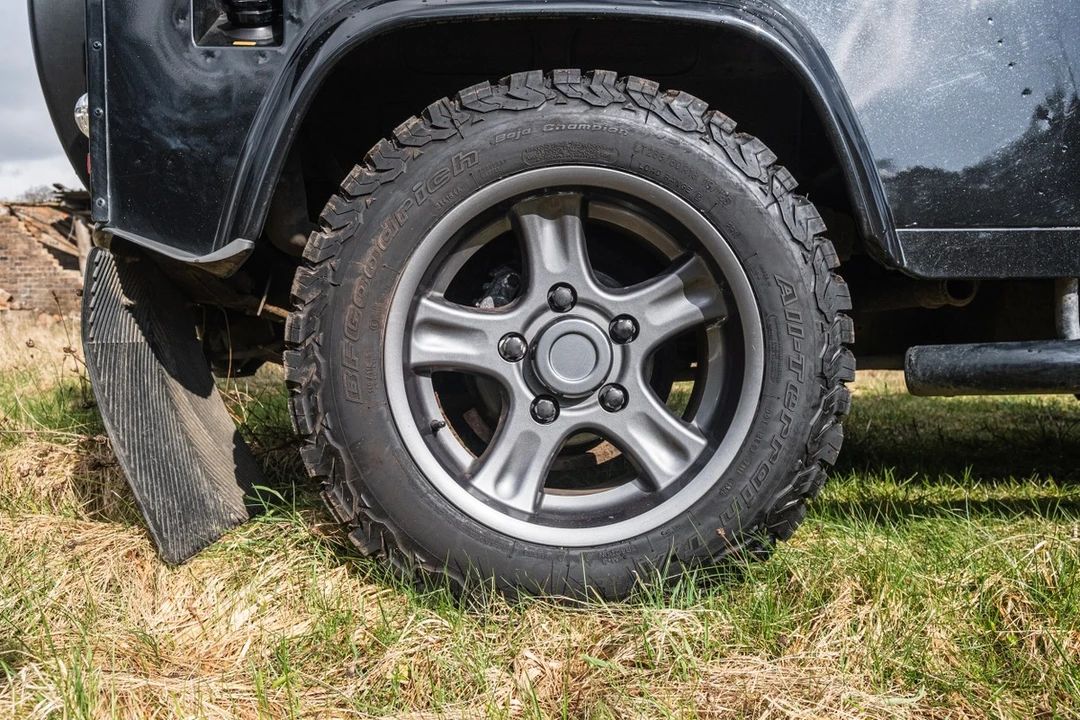 2010 Land Rover Defender - Image 25 of 30