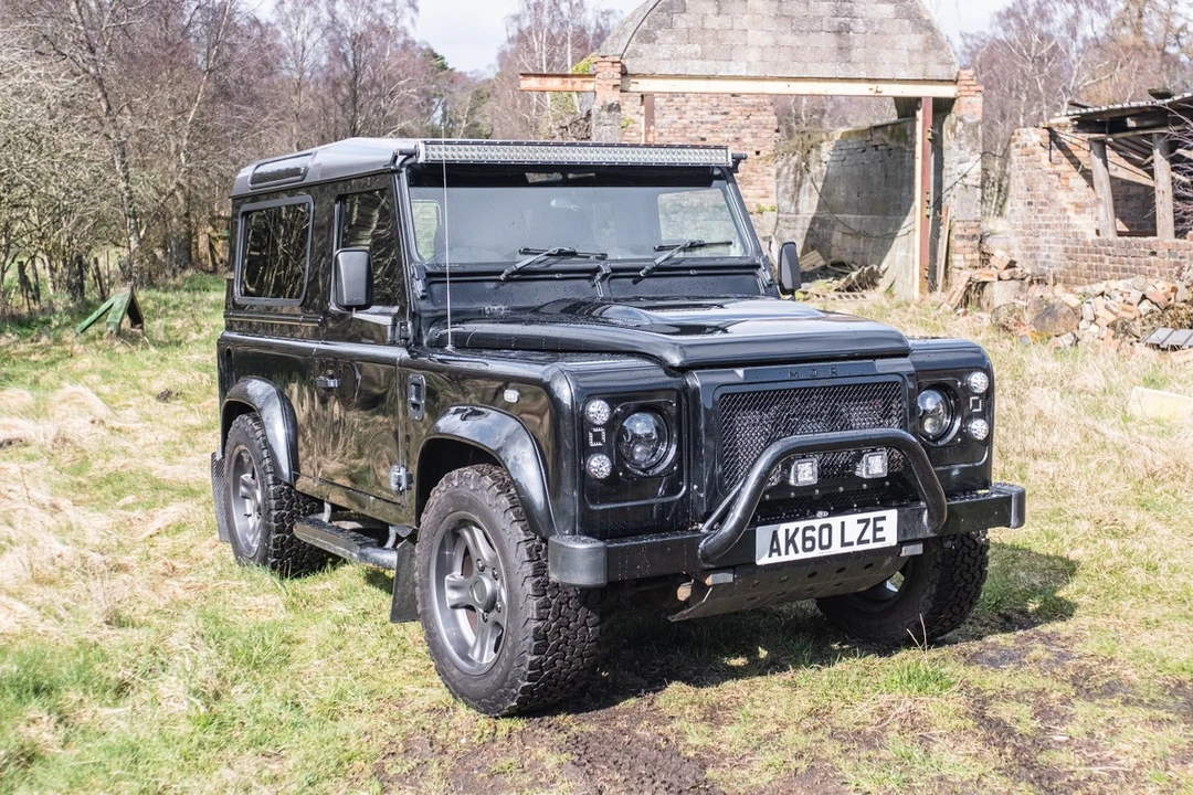 2010 Land Rover Defender - Image 2 of 30