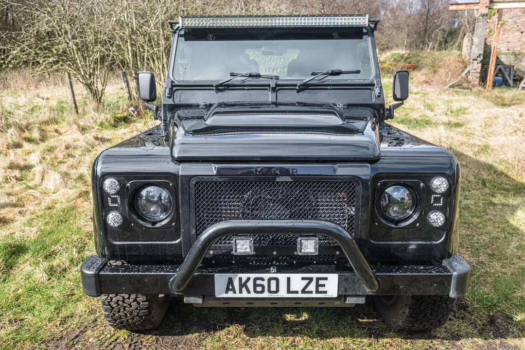 2010 Land Rover Defender - Image 13 of 30