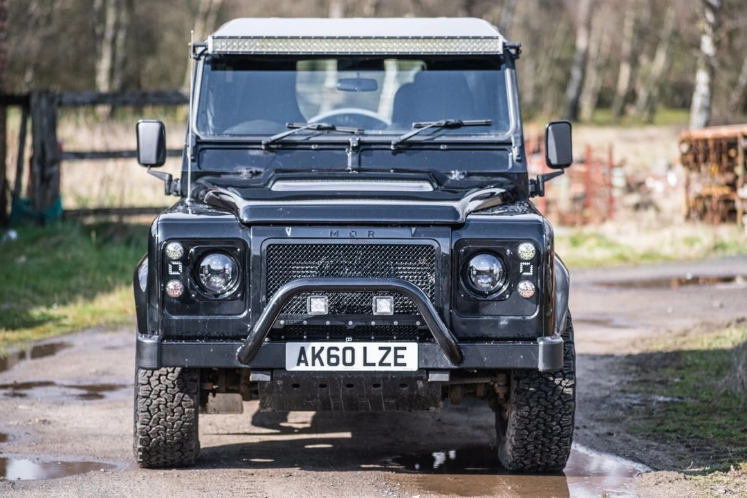 2010 Land Rover Defender - Image 17 of 30
