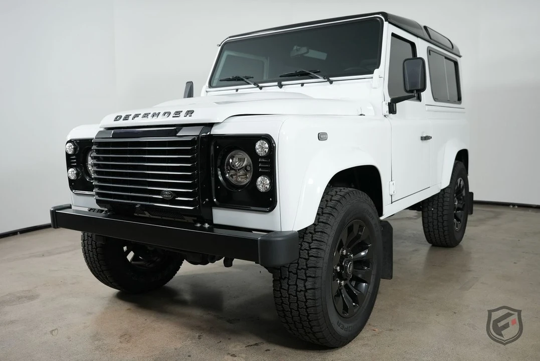 2010 Land Rover Defender - Image 4 of 31