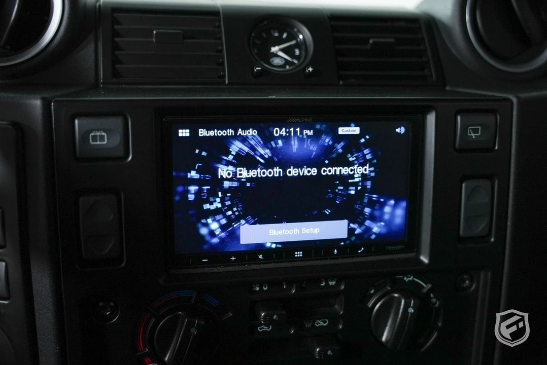 2010 Land Rover Defender - Image 19 of 31