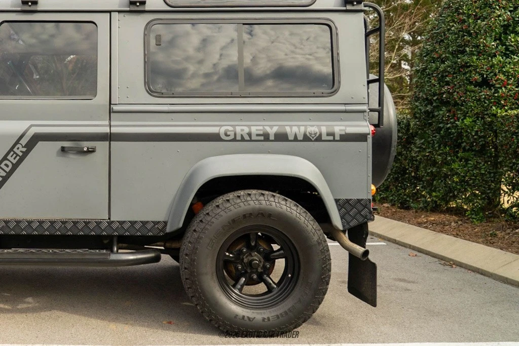 2010 Land Rover Defender - Image 5 of 12