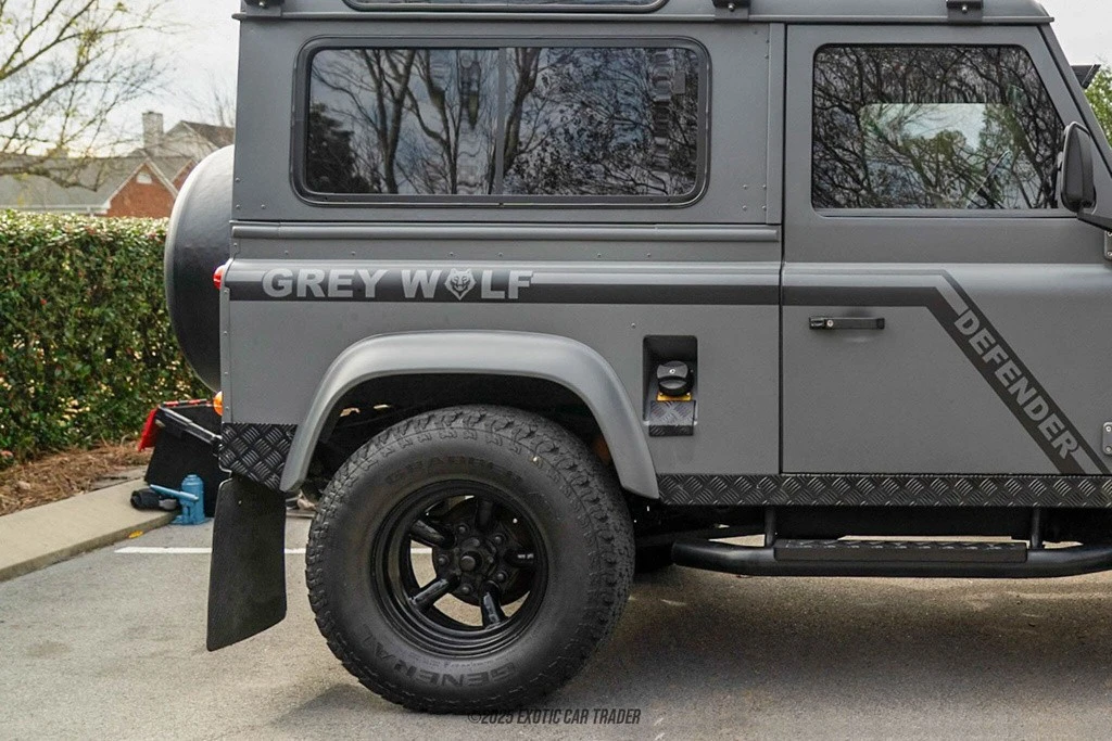 2010 Land Rover Defender - Image 10 of 12