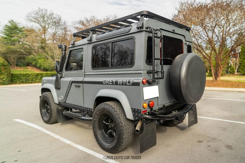 2010 Land Rover Defender - Image 6 of 12