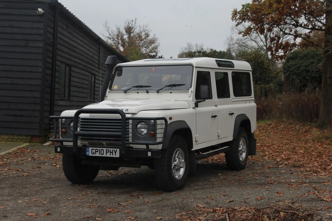 2010 Land Rover Defender 110 - Image 20 of 30