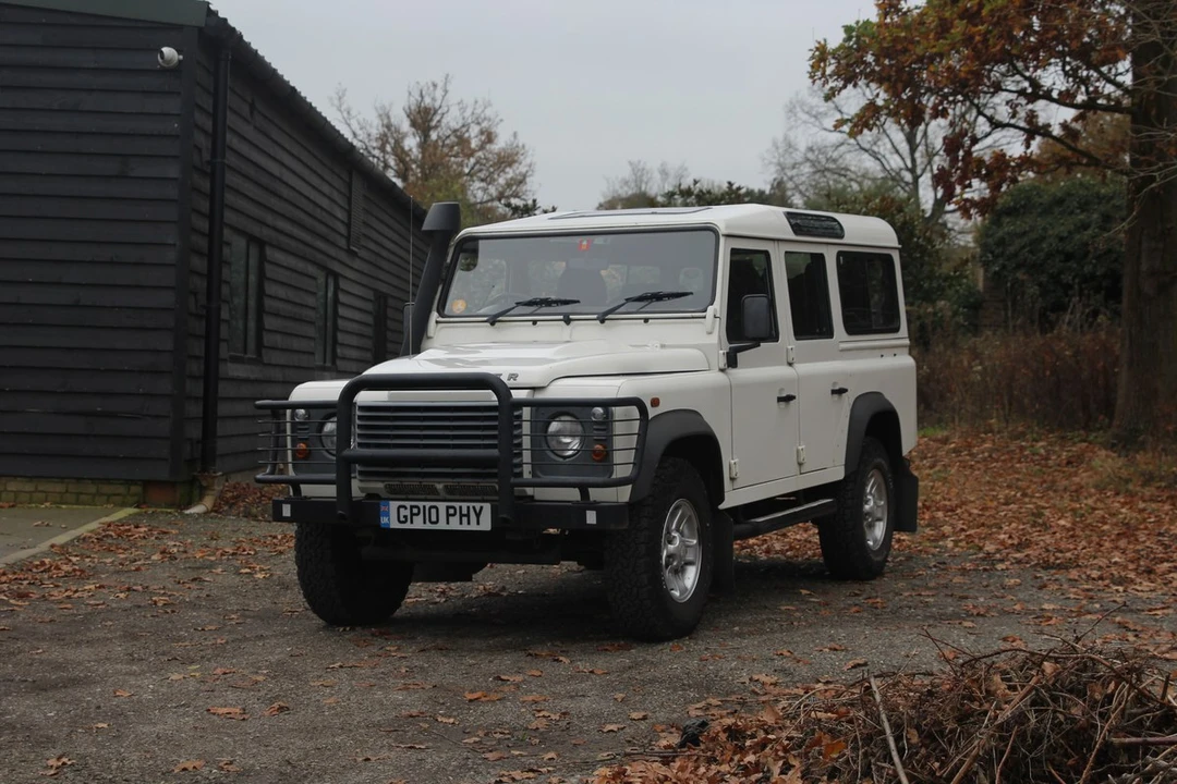 2010 Land Rover Defender 110 - Image 19 of 30