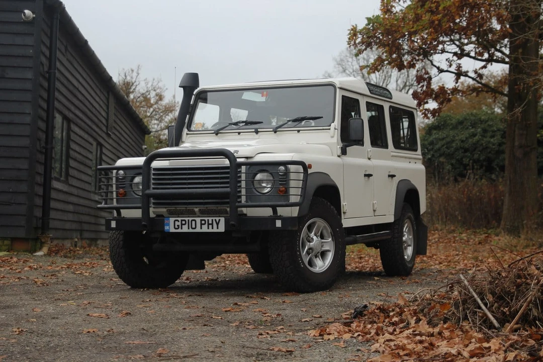 2010 Land Rover Defender 110 - Image 18 of 30