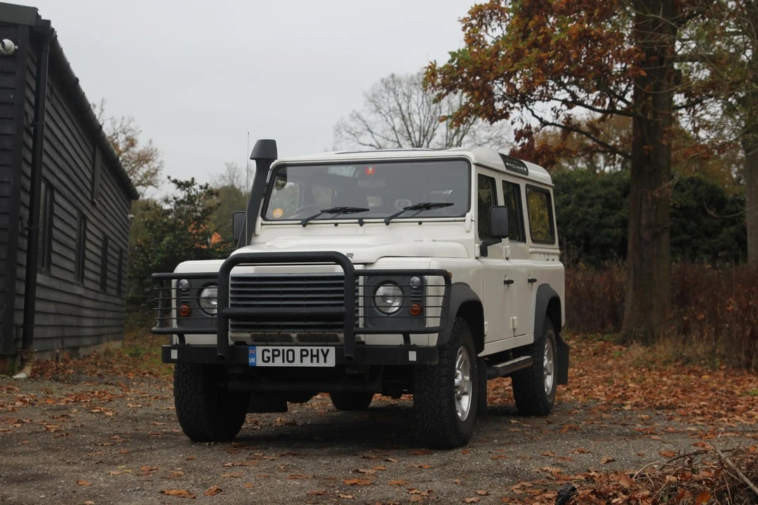 2010 Land Rover Defender 110 - Image 16 of 30