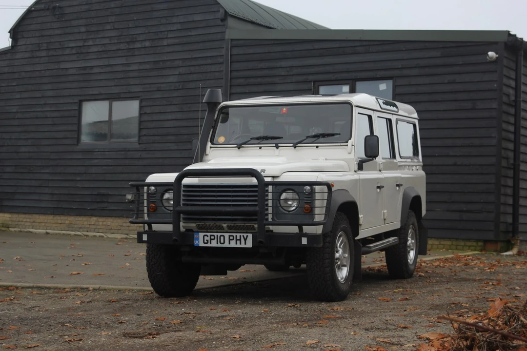2010 Land Rover Defender 110 - Image 3 of 30