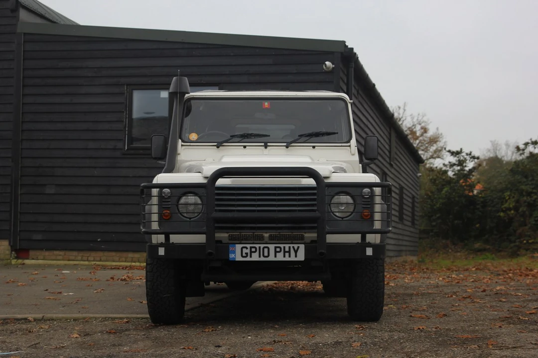 2010 Land Rover Defender 110 - Image 4 of 30