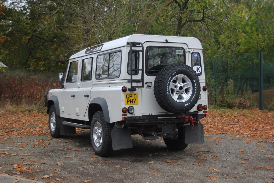 2010 Land Rover Defender 110 - Image 27 of 30