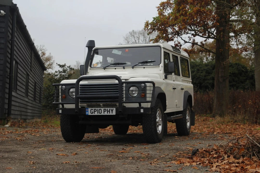 2010 Land Rover Defender 110 - Image 15 of 30