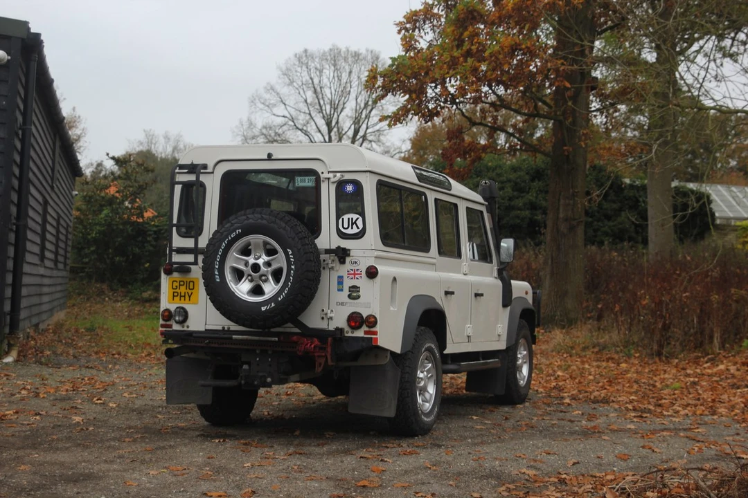 2010 Land Rover Defender 110 - Image 22 of 30