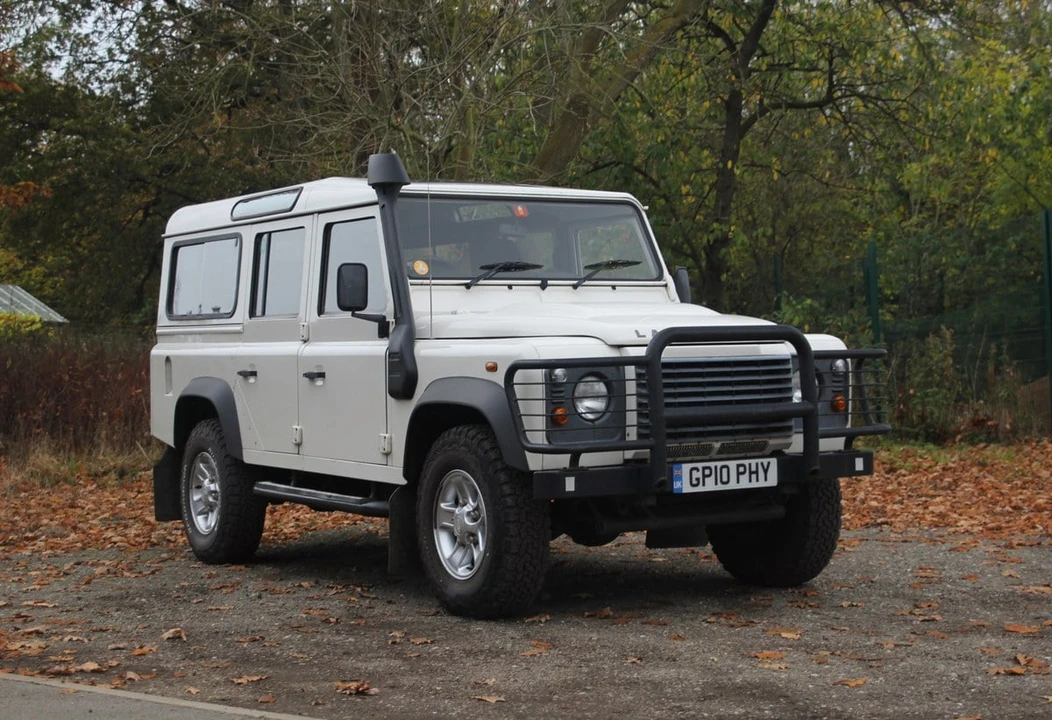 2010 Land Rover Defender 110 - Image 12 of 30