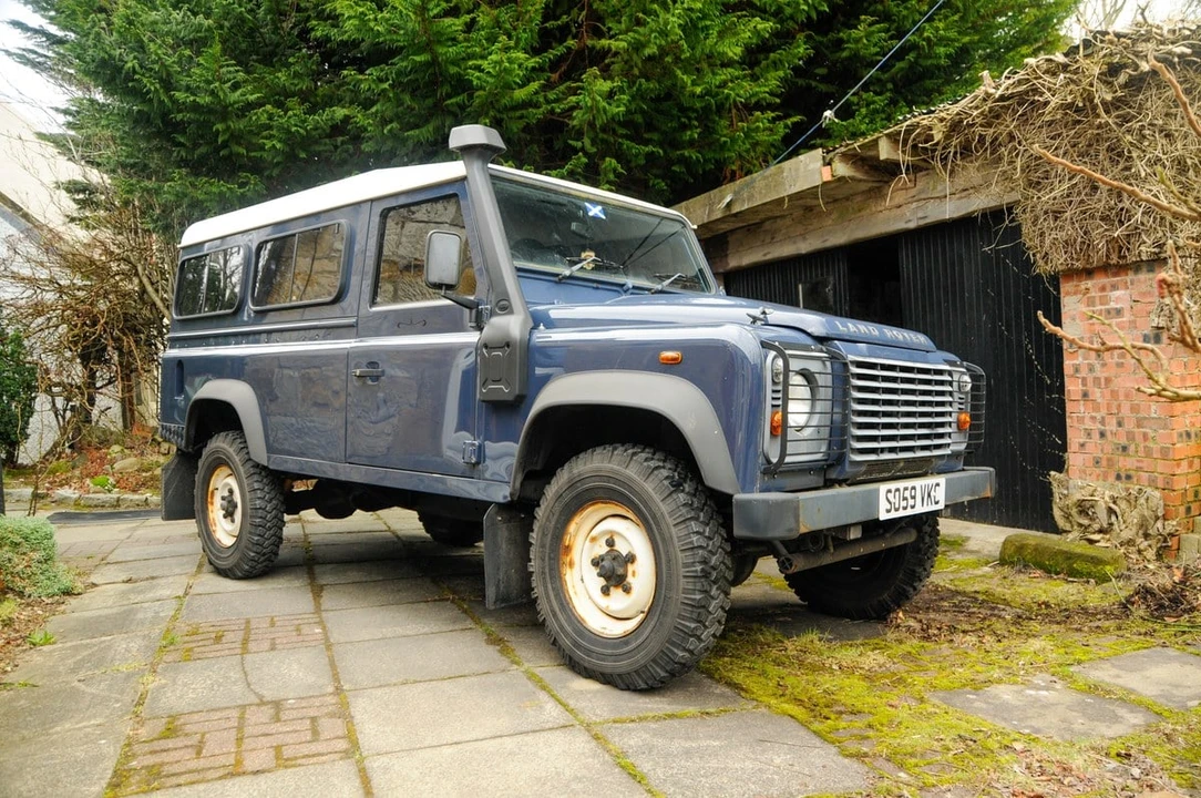 2010 Land Rover Defender 110 - Image 17 of 30