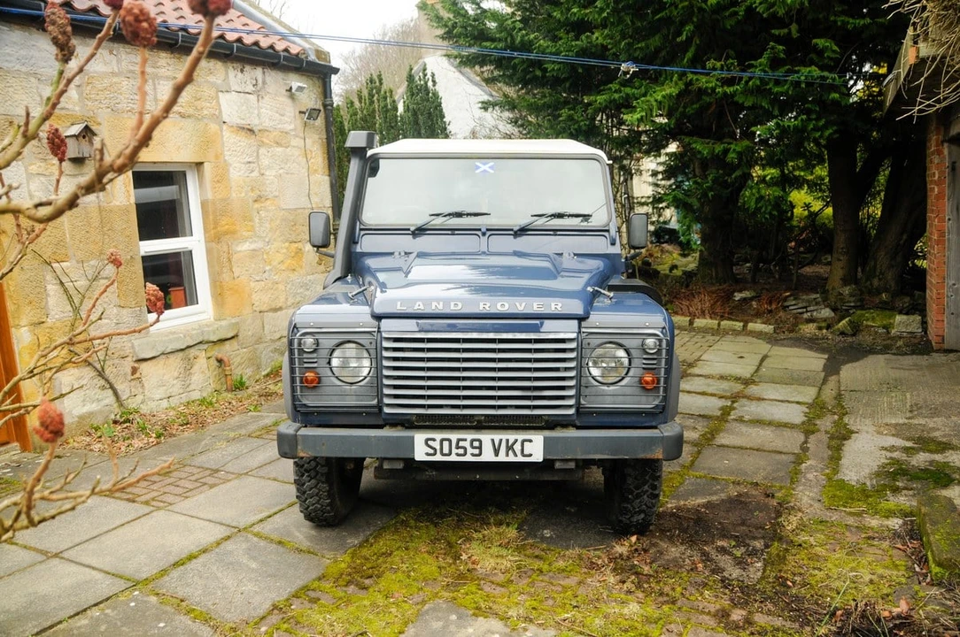 2010 Land Rover Defender 110 - Image 16 of 30