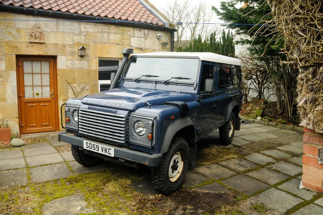 2010 Land Rover Defender 110 - Image 13 of 30