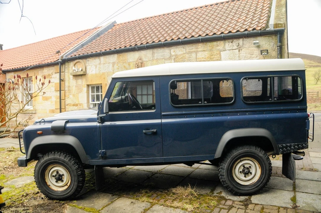 2010 Land Rover Defender 110 - Image 12 of 30
