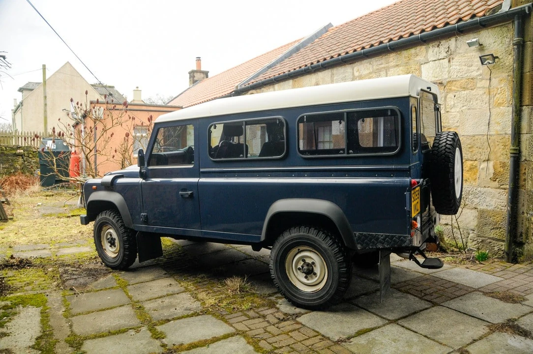 2010 Land Rover Defender 110 - Image 7 of 30