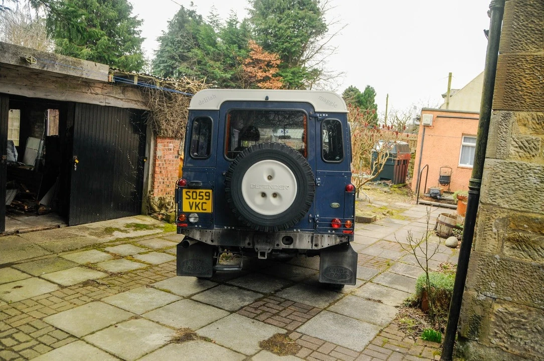 2010 Land Rover Defender 110 - Image 8 of 30