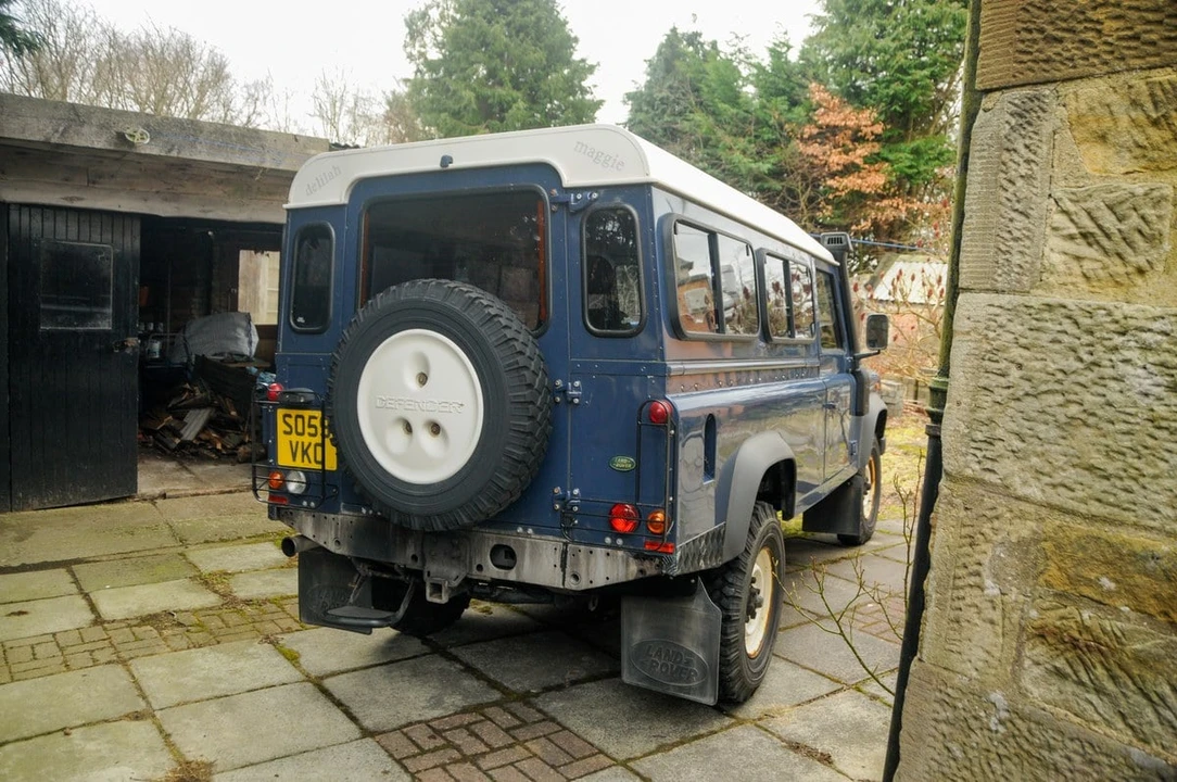 2010 Land Rover Defender 110 - Image 9 of 30