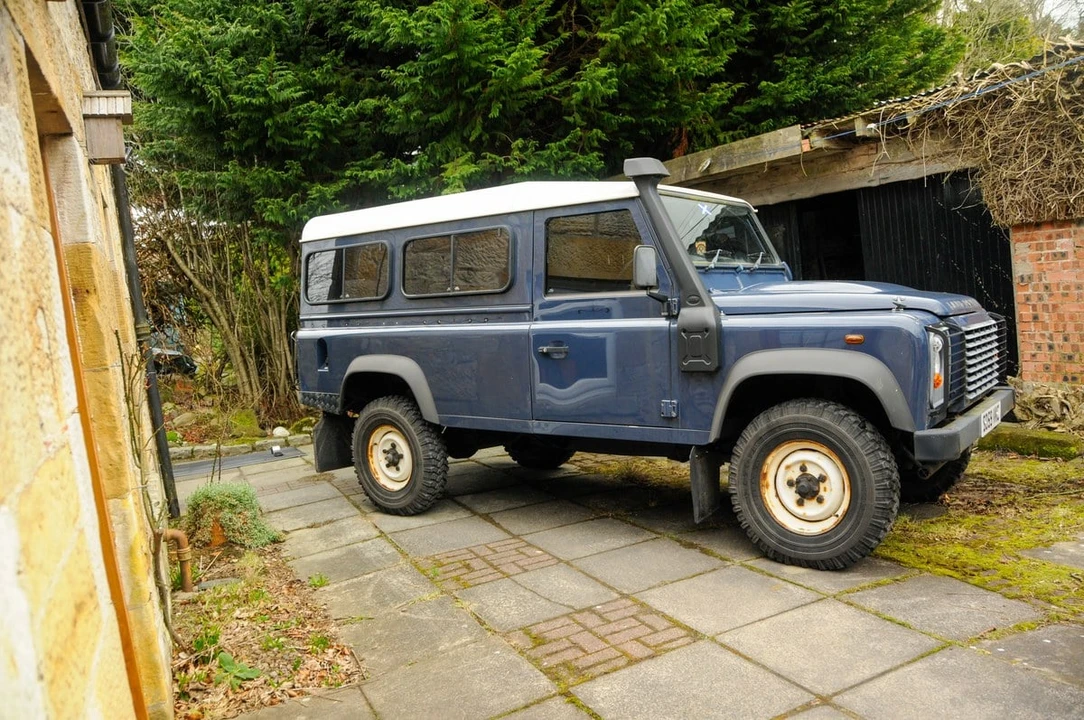2010 Land Rover Defender 110 - Image 10 of 30
