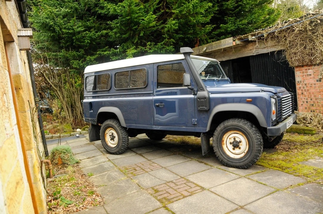 2010 Land Rover Defender 110 - Image 11 of 30