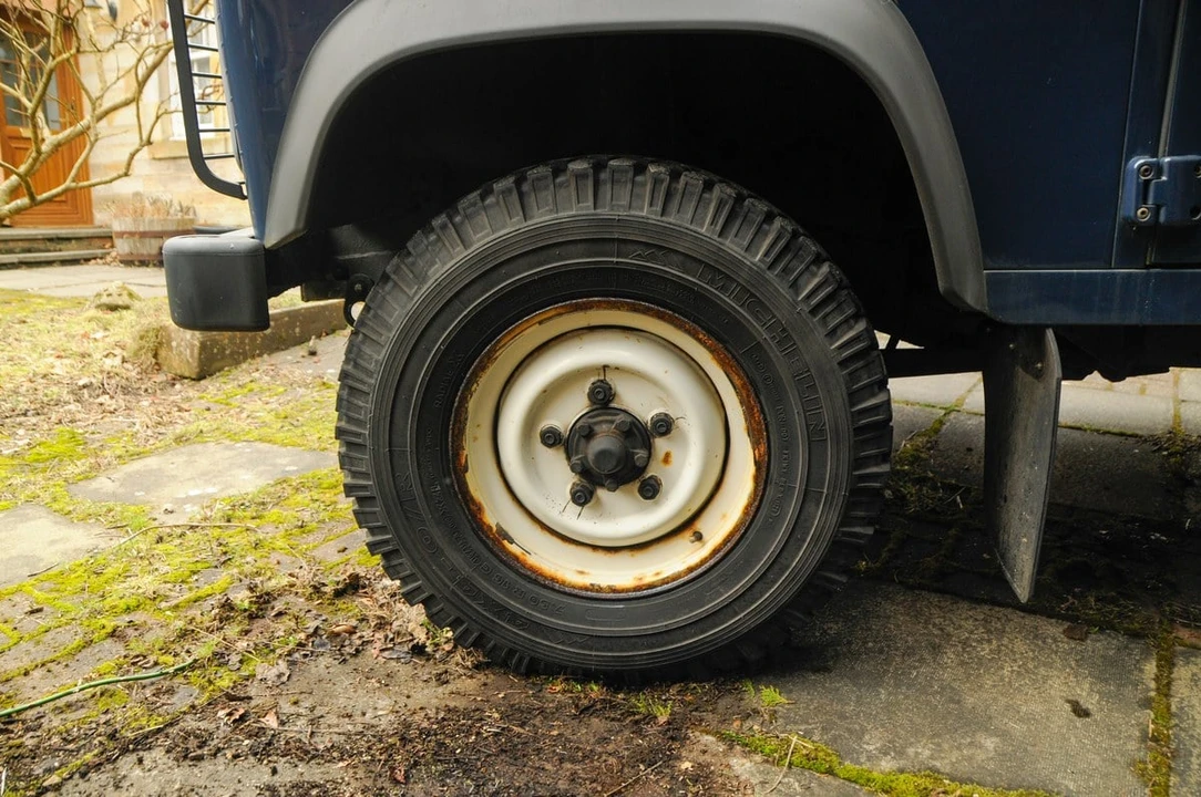 2010 Land Rover Defender 110 - Image 20 of 30