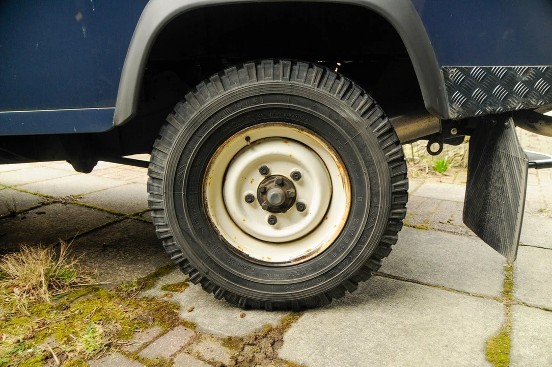 2010 Land Rover Defender 110 - Image 21 of 30