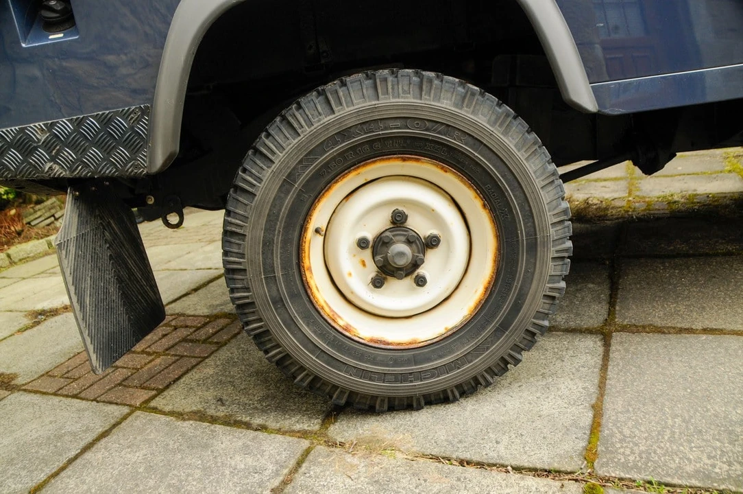 2010 Land Rover Defender 110 - Image 18 of 30